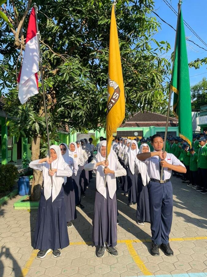 Menguatkan Karakter dan Kepemimpinan: Pelantikan OSIM sebagai Pilar Pendidikan di MTsN 1 Wonogiri