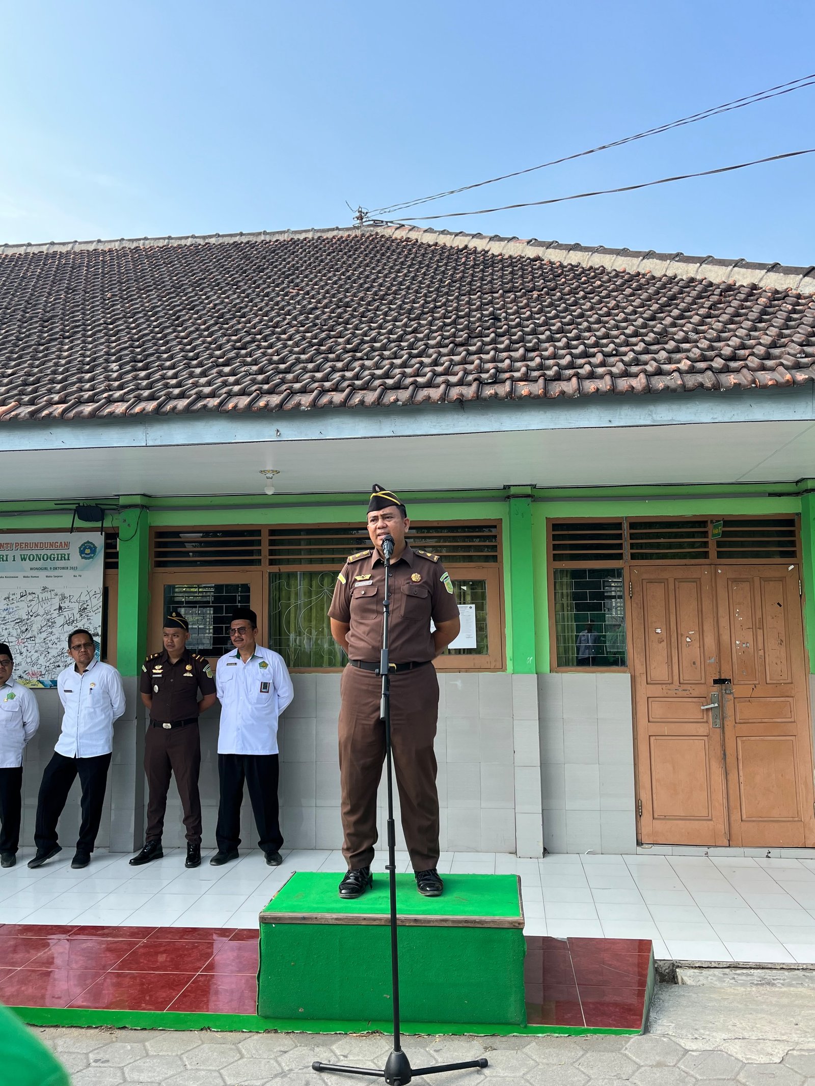 Apel Pagi MTsN 1 Wonogiri Makin Bermakna, Kejaksaan Negeri Wonogiri Sampaikan Edukasi Hukum kepada Siswa