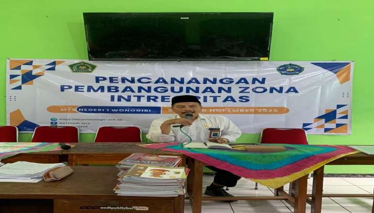 Kepala Madrasah Terlibat Langsung dalam Pembangunan ZI WBK MTsN 1 Wonogiri